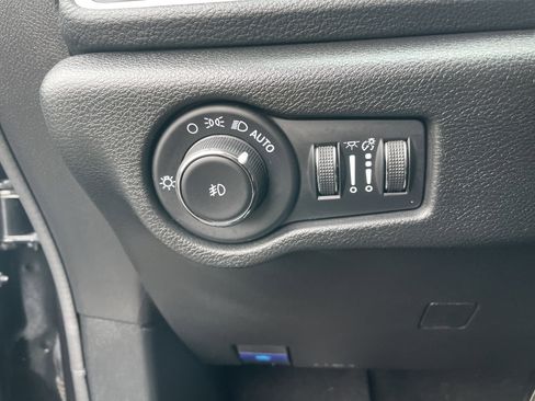 Used 2023 Chrysler Pacifica Touring-L w/ S Appearance Package image 41