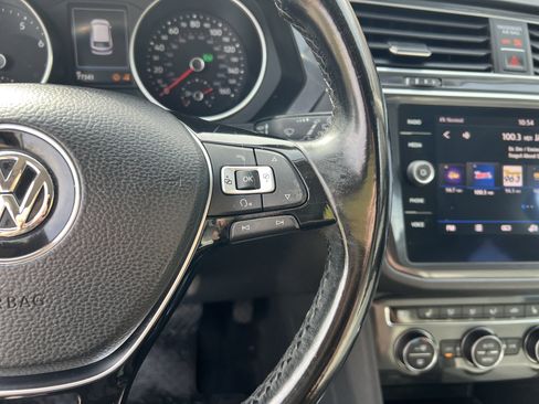 Used 2018 Volkswagen Tiguan SE w/ 18" Alloy Wheels Package image 15