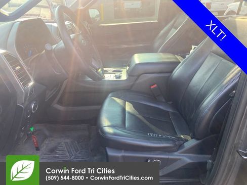 Used 2019 Ford Expedition XLT w/ Equipment Group 202A AWD/4WD image 3