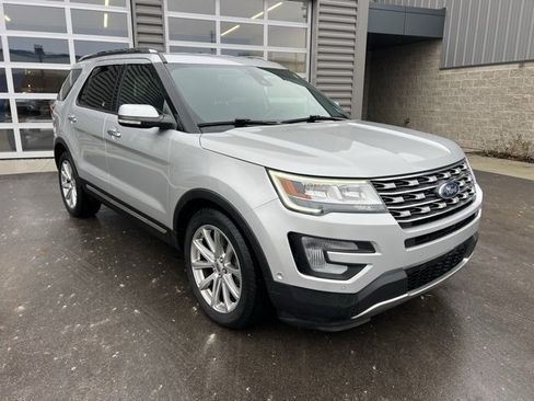 Used 2017 Ford Explorer Limited w/ Equipment Group 301A image 3