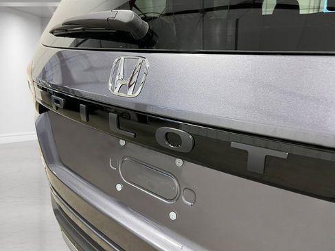New 2025 Honda Pilot Touring image 6