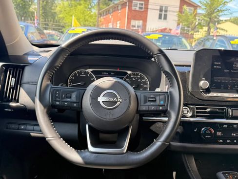 Used 2024 Nissan Pathfinder SV FWD image 19