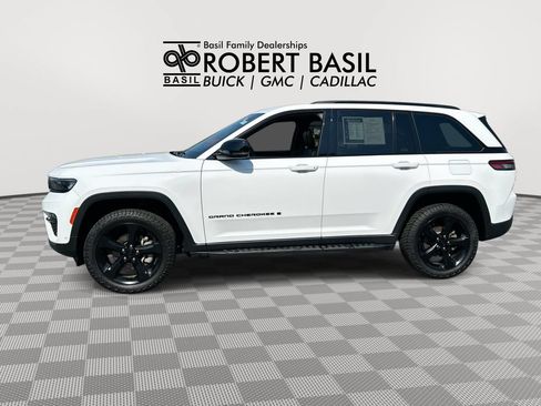 Used 2024 Jeep Grand Cherokee Limited w/ Luxury Tech Group II AWD/4WD image 5