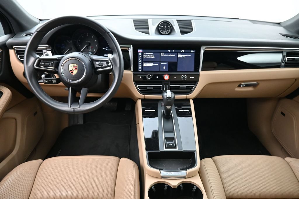 Certified 2025 Porsche Macan AWD/4WD image 6
