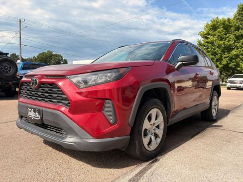 Used 2021 Toyota RAV4 LE AWD/4WD image 4