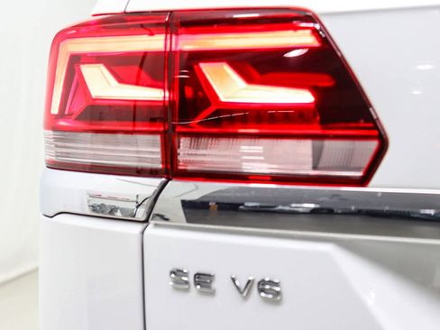 Used 2022 Volkswagen Atlas SE w/ Panoramic Sunroof Package FWD image 11