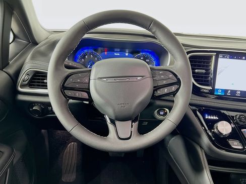 New 2027 Chrysler Pacifica Limited AWD/4WD image 11