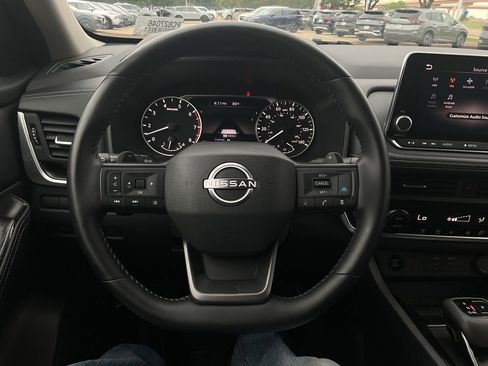 Used 2025 Nissan Rogue SV FWD image 29