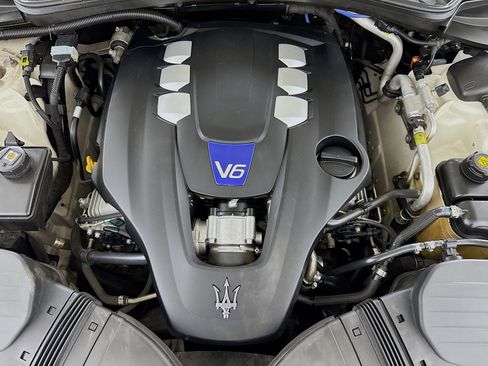 Used 2016 Maserati Quattroporte S RWD image 38