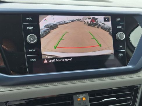 Used 2024 Volkswagen Taos SE image 25