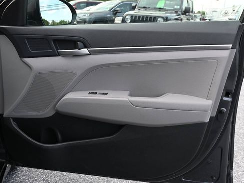 Used 2020 Hyundai Elantra SE FWD image 30