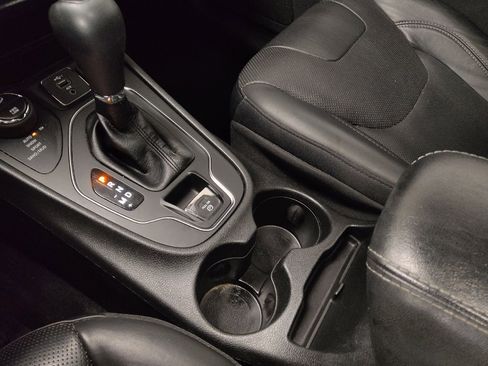 Used 2021 Jeep Cherokee Latitude Lux w/ Sun & Sound Group image 26