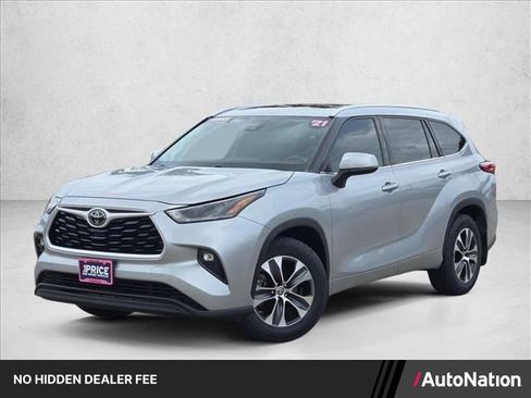 Used 2021 Toyota Highlander XLE FWD image 1