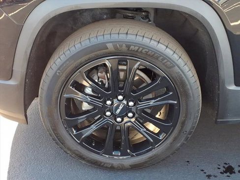 Used 2023 GMC Acadia SLE w/ Driver Convenience Package image 32