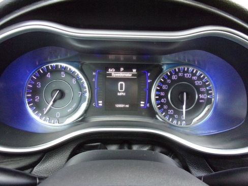 Used 2016 Chrysler 200 Limited FWD image 18