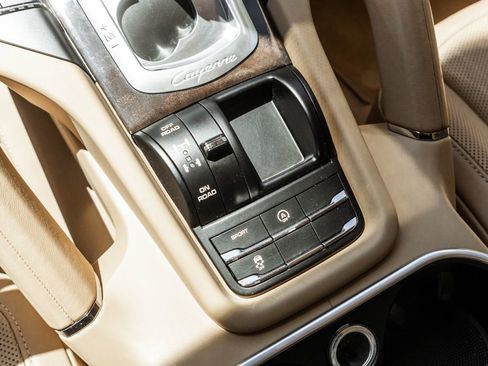 Used 2016 Porsche Cayenne AWD/4WD image 22