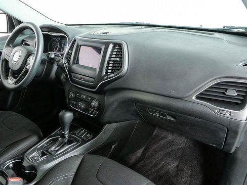 Used 2019 Jeep Cherokee Latitude w/ Popular Appearance Group FWD image 21