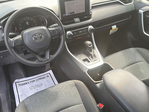 Used 2025 Toyota RAV4 XLE AWD/4WD image 17