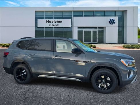New 2026 Volkswagen Atlas Peak Edition AWD/4WD image 3