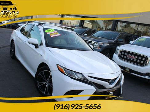 Used 2018 Toyota Camry SE w/ Audio Package FWD image 1