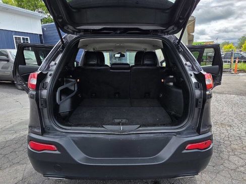 Used 2018 Jeep Cherokee Latitude Plus w/ Cold Weather Group image 11