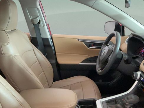 Used 2019 Toyota RAV4 XLE FWD image 31
