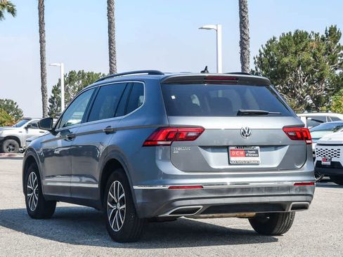 Used 2020 Volkswagen Tiguan SE w/ Panoramic Sunroof Package FWD image 9