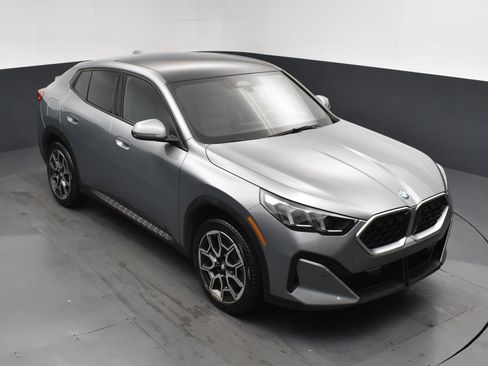 Used 2026 BMW X2 xDrive28i AWD/4WD image 16