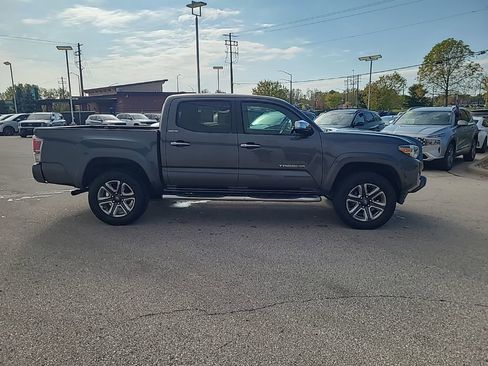 Used 2017 Toyota Tacoma Limited image 5