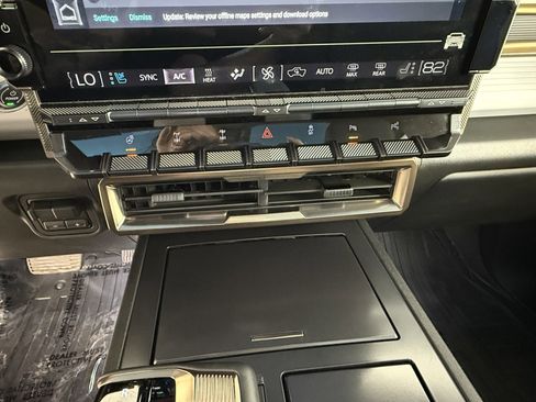 Used 2022 GMC Hummer EV Edition 1 w/ LPO, Illumination Package image 21