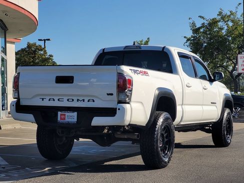 Used 2022 Toyota Tacoma TRD Off-Road w/ Technology Package AWD/4WD image 4
