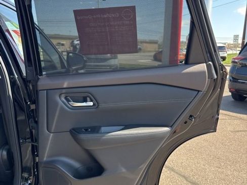 Certified 2023 Nissan Rogue SV w/ SV Premium Package image 18