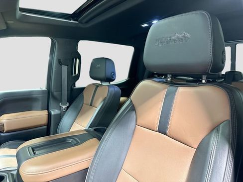 Used 2021 Chevrolet Silverado 1500 High Country w/ Technology Package AWD/4WD image 24