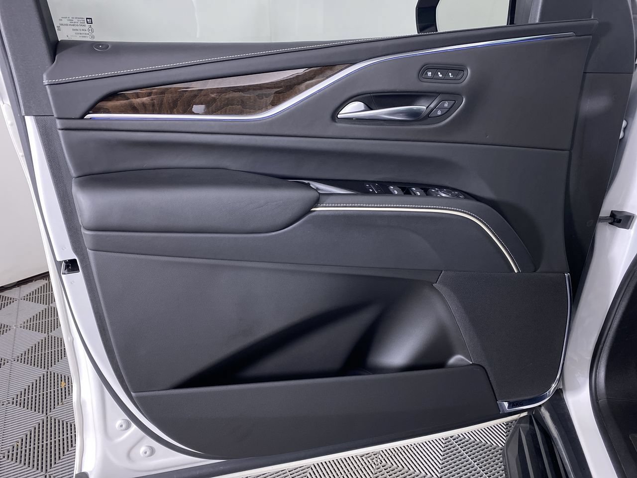 Certified 2022 Cadillac Escalade Sport Platinum AWD/4WD image 13