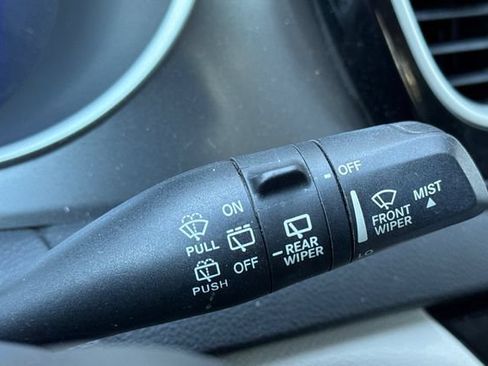 Used 2022 Chrysler Pacifica Touring-L FWD image 40