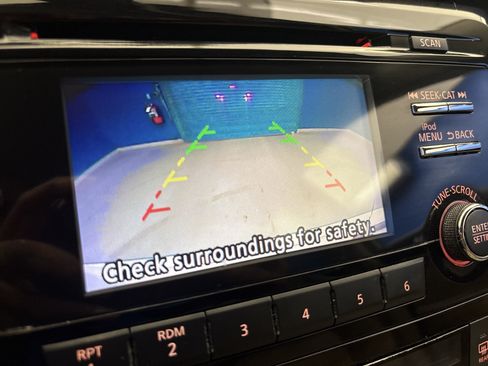 Used 2017 Nissan Rogue SV FWD image 19