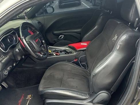 Used 2018 Dodge Challenger R/T Scat Pack w/ Leather Interior Group RWD image 5
