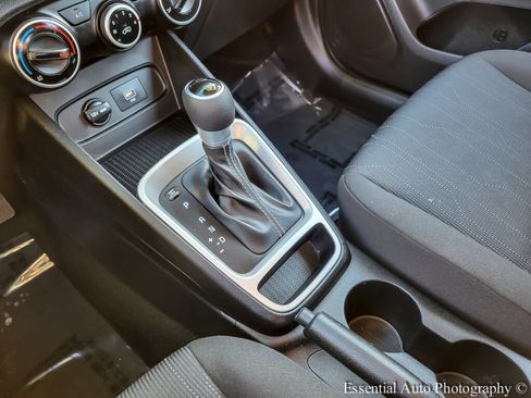 Used 2021 Hyundai Venue SE image 24