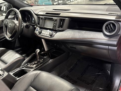 Used 2017 Toyota RAV4 SE image 16