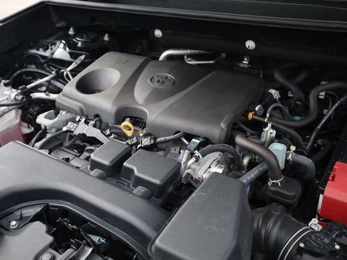 Used 2025 Toyota RAV4 XLE FWD image 9