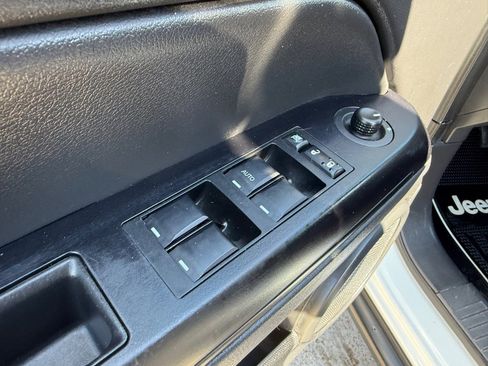 Used 2015 Jeep Compass Sport w/ Power Value Group FWD image 22