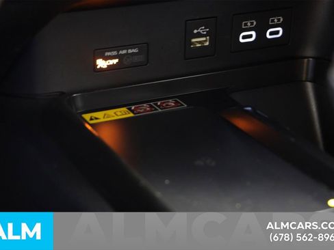 Used 2025 Toyota Camry SE image 37