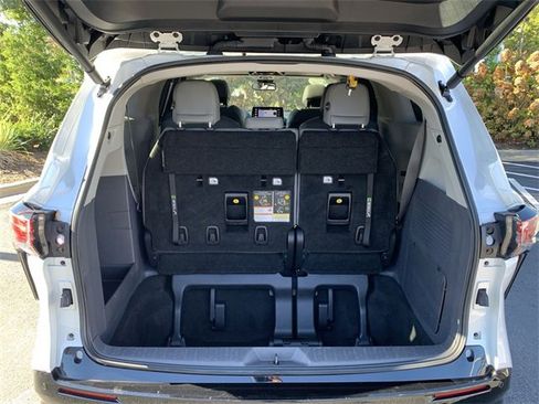 Certified 2023 Toyota Sienna Limited image 35