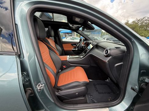 Used 2025 Mercedes-Benz GLC 300 4MATIC image 32