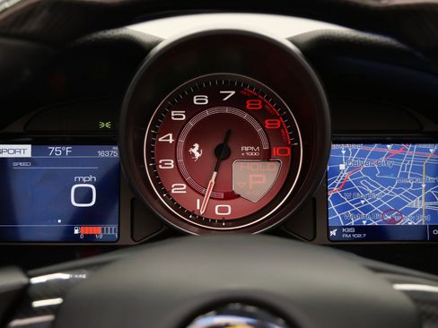 Used 2019 Ferrari Portofino image 22