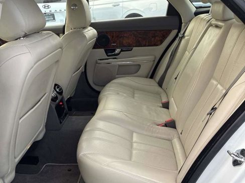 Used 2013 Jaguar XJ image 4