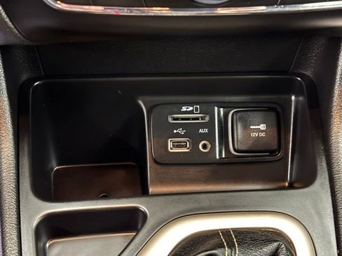 Used 2017 Jeep Cherokee Latitude FWD image 27