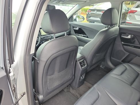 Used 2018 Kia Niro Touring FWD image 16