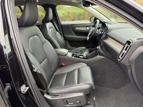 Used 2021 Volvo XC40 T5 Inscription w/ Protection Package image 13