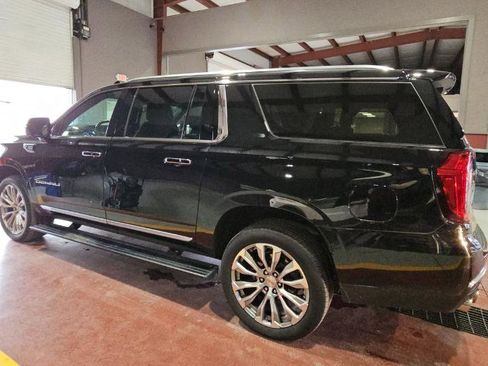 Used 2023 GMC Yukon XL Denali image 2